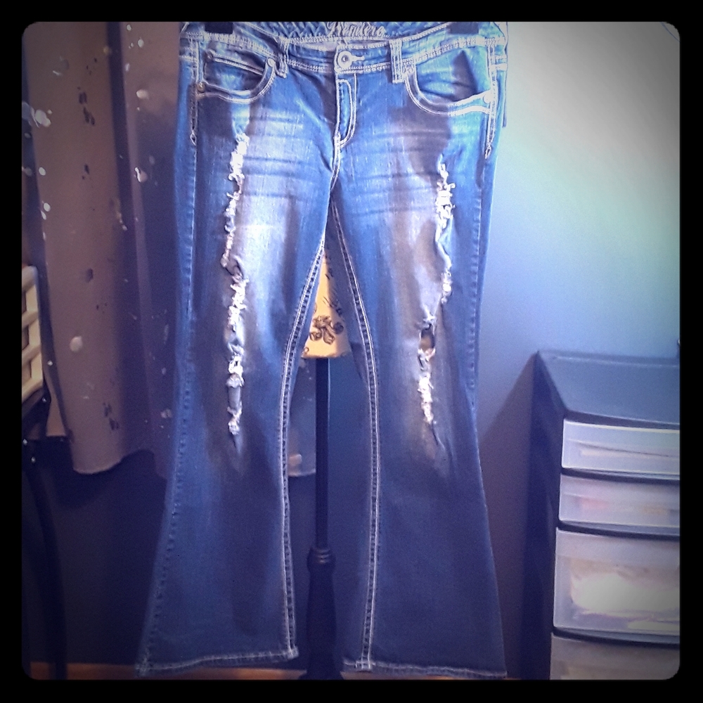 🎁RUE 21 Premiere Flare Ripped Jeans